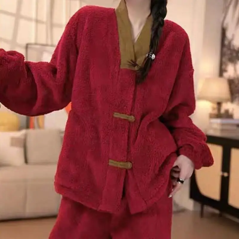 Nuevo modelo de pijamas de mujer de lana coral con forro polar grueso de invierno ropa de dormir cómoda sensación premium conjunto de pijama de algodón ropa de casa