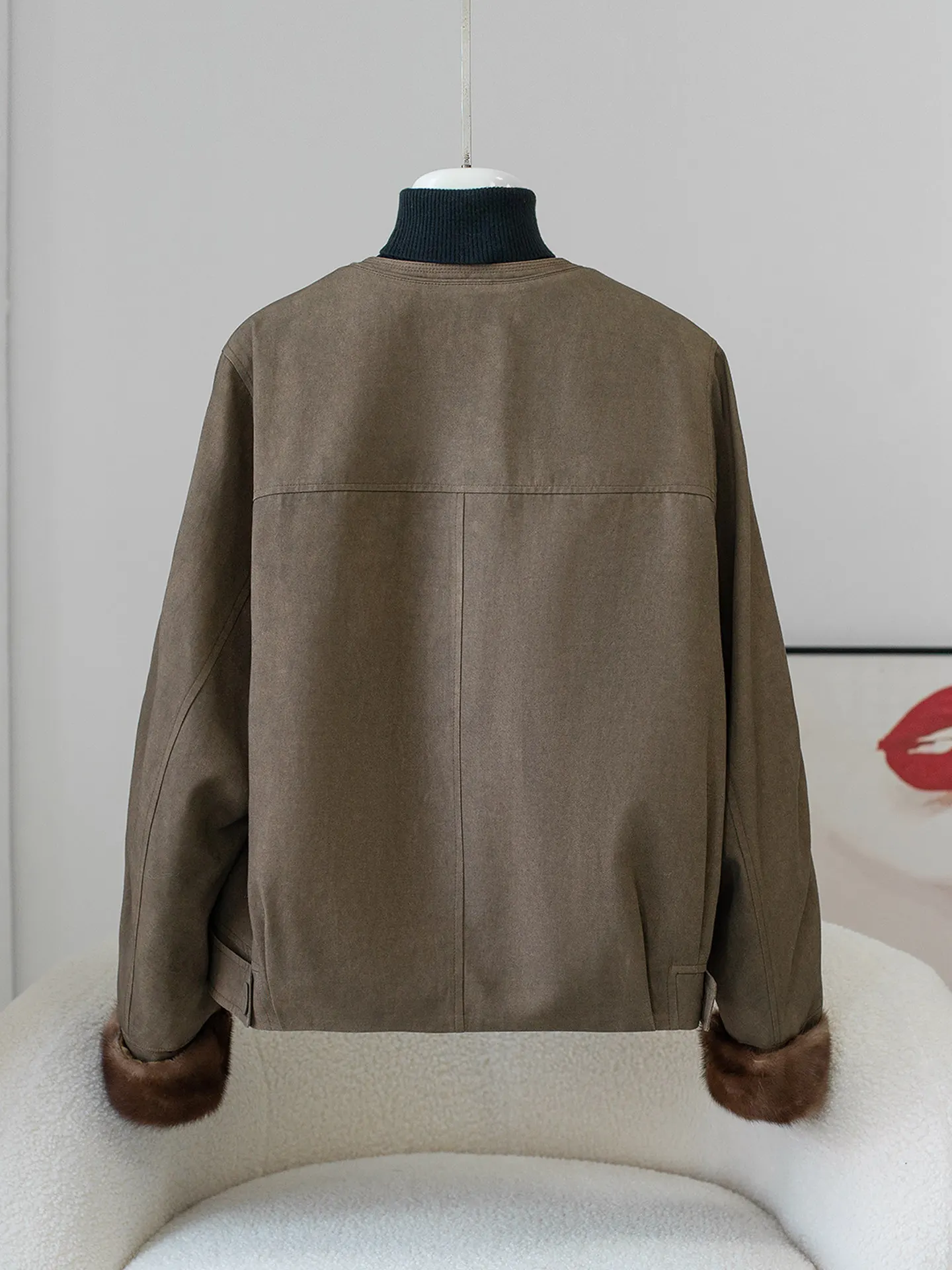 Haining Nerzpelzmantel, Gänsedaunenjacke für Damen, neue Modejacke für den Winter 2025, kurzer Mantel mit Rundhalsausschnitt