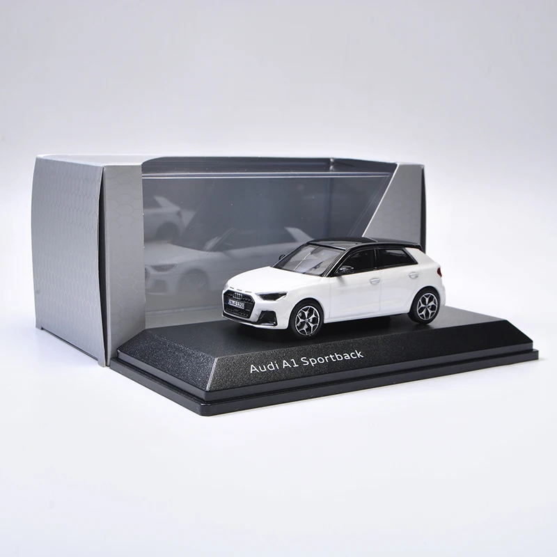 1:43 Audi A1 Station Wagon Audi Q5 Model Auto Metalen Legering Speelgoed Auto Voor Kid Geschenken Collectie Display Box