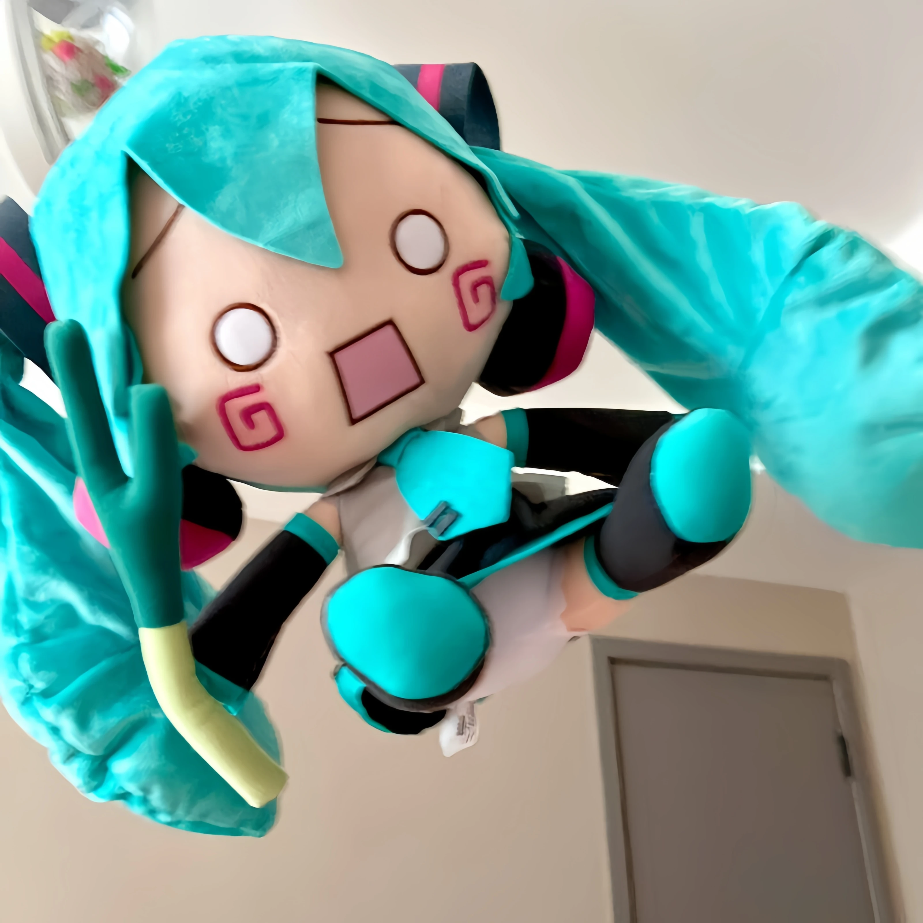 

Очаровательные плюшевые игрушки Мику Фуфу, аниме SEGA, Хацунэ Мику, милые мягкие куклы, игрушки Мику, которые кидают лук, брошь, подарок на день рождения для ребенка