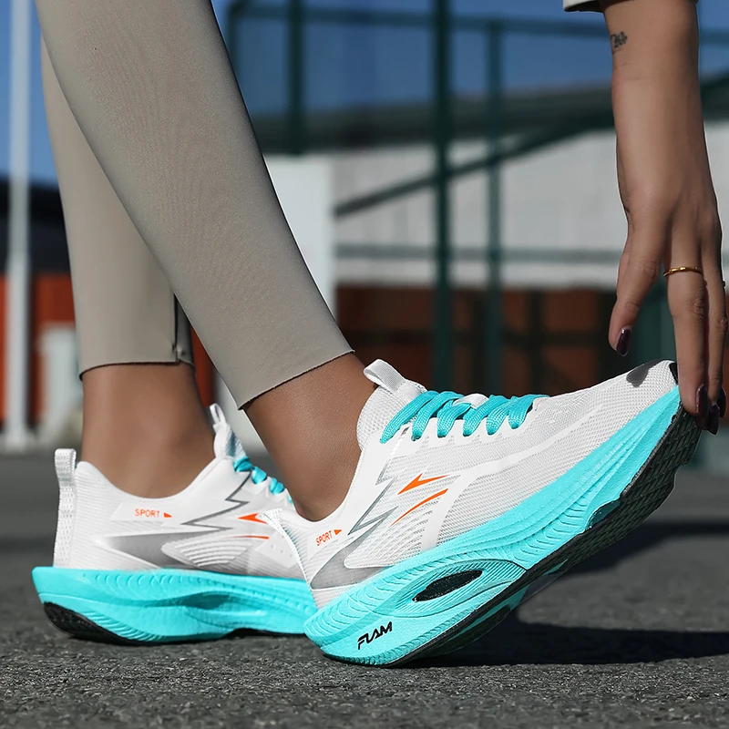 Herren-Laufschuhe, Tennisschuhe, atmungsaktive Laufschuhe mit Carbonplatte, hochelastische, rutschfeste und abriebfeste Außensohle, Herren- und Damenschuhe für Marathonläufe, sportliche Schuhe für den täglichen Gebrauch und zum Pendeln. – Detail 24