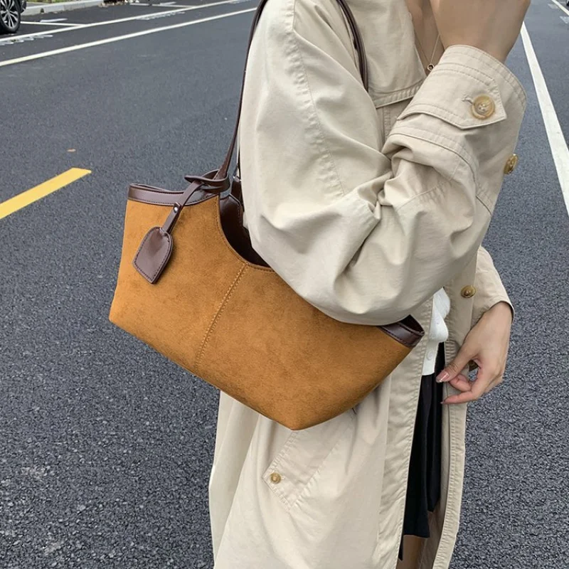 

Women's Shoulder Bag Crafted From Premium Leather Featuring Designer Inspired And Paris Trendy Style​