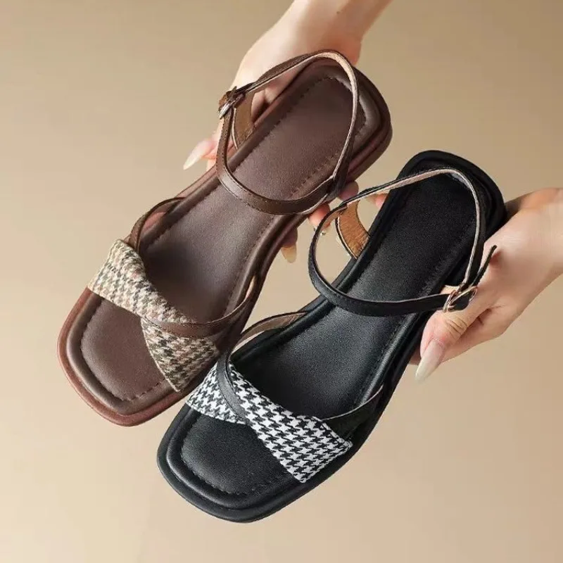 

2026 Fashion Woman One-character-style Buckle Flat Sandals Casual Flat Slippers Summer New Comfort Sandals for Women 546
