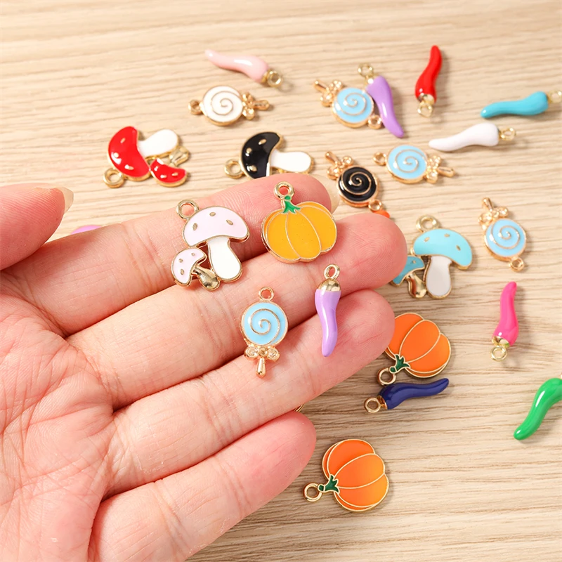 10 Stück niedliche, gemischte Anhänger in Form von Chili, Pilzen und Lollipops zum Basteln von Schmuck, Ohrringen, Halsketten, Armbändern und für DIY-Bastelarbeiten. – Detail 1