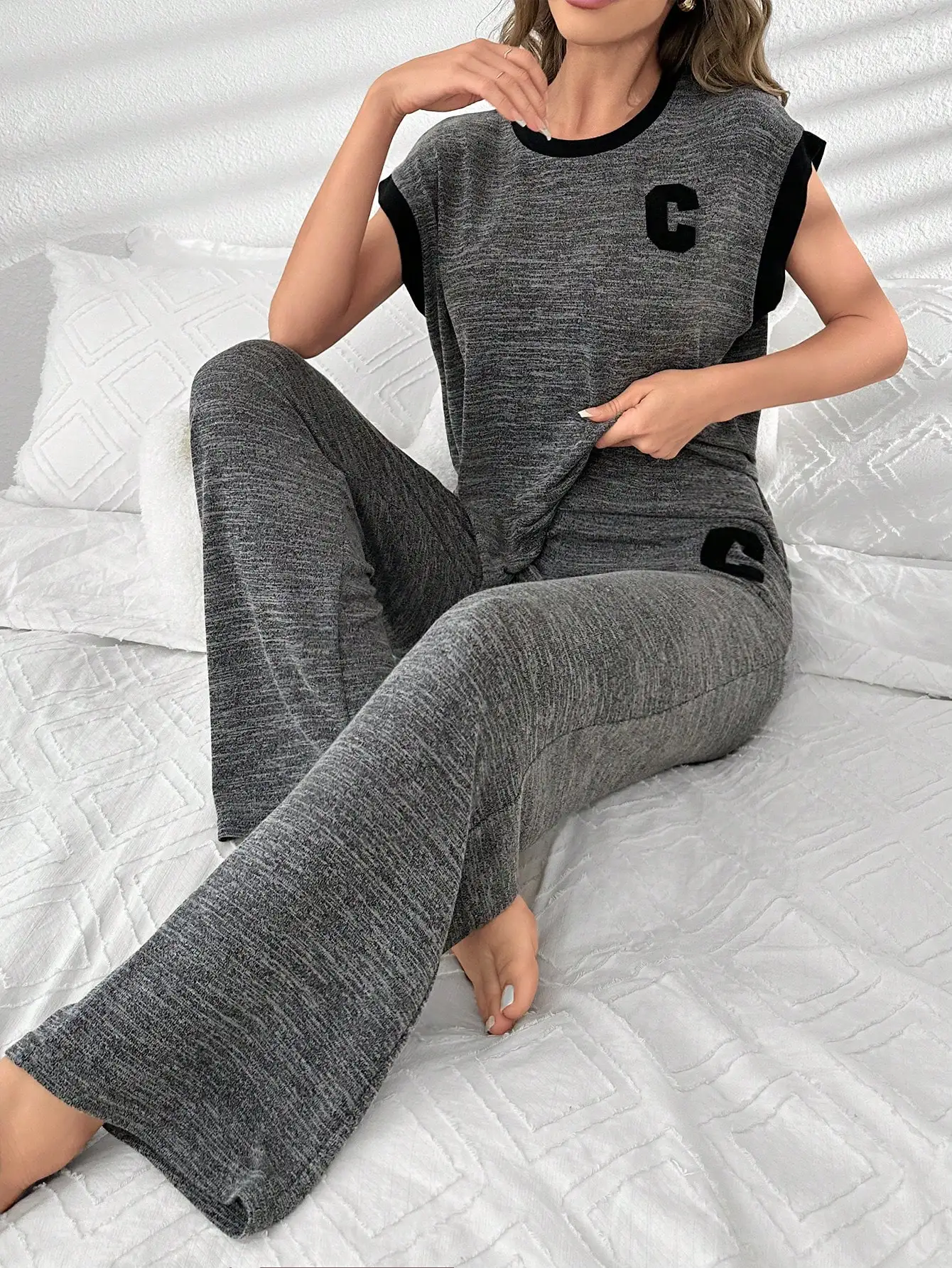 

Свободный женский комплект домашней одежды с контрастной цветной строчкой и вышивкой алфавита, наряд для отдыха