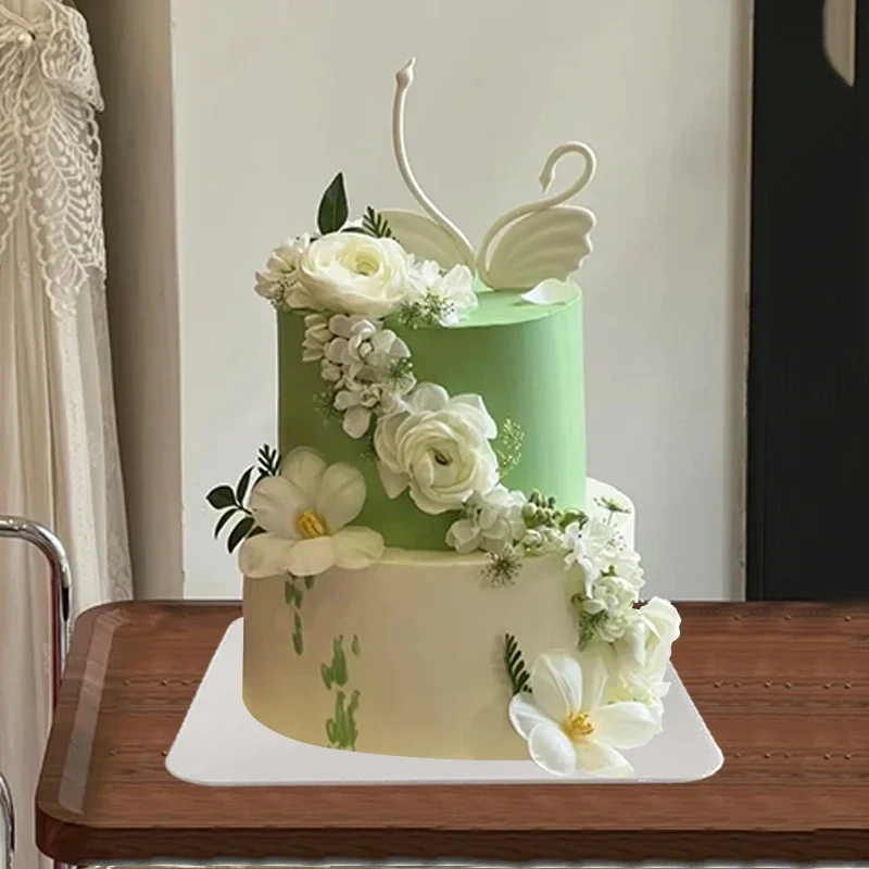Simulation cake model, new double-layer fresh flowers, little swan, plastic fake cake props, window display samples
