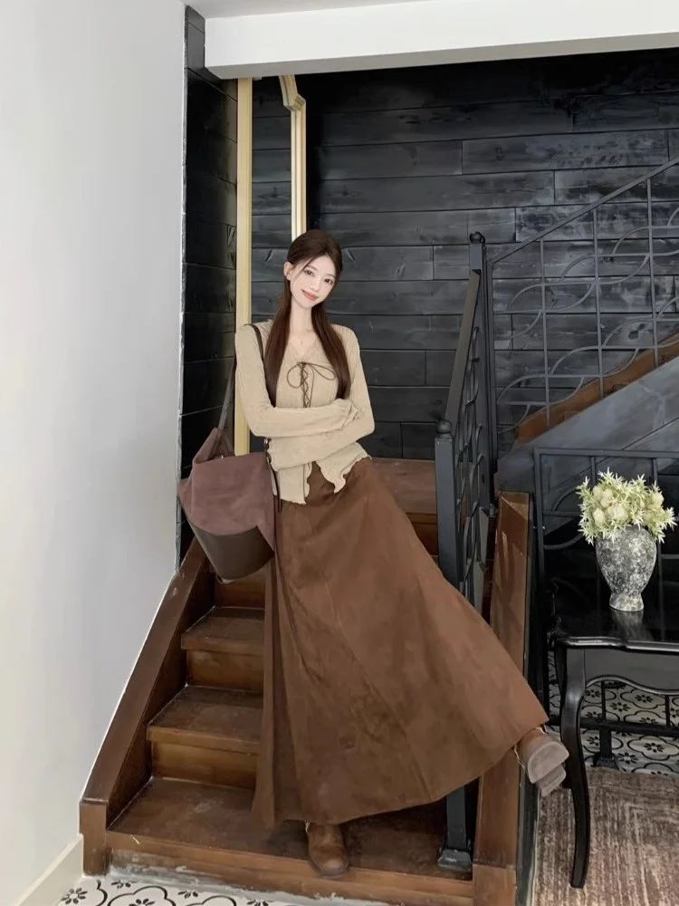 

Korean Retro Fashion Set Women's Spring 2026 New V-neck Wooden Bowed Top Suede Skirt High Waist Pure Color Commute Style