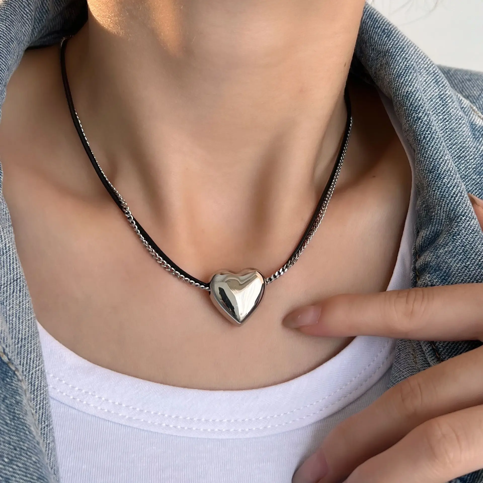 Double Layer Splicing Stainless steel Chain PU Chain Heart-shaped Pendant Necklace For Women\'s Sexy Collarbone fashion Jewelry