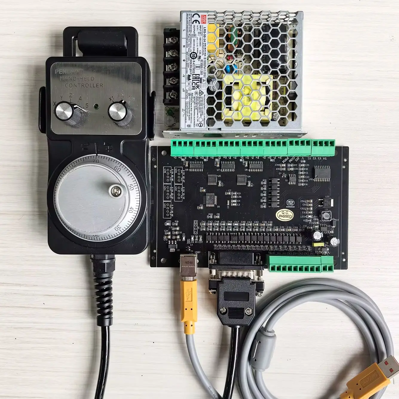 USB MACH3 motion control card 5-axis control board carving machine interface board can be connected to wired handwheel