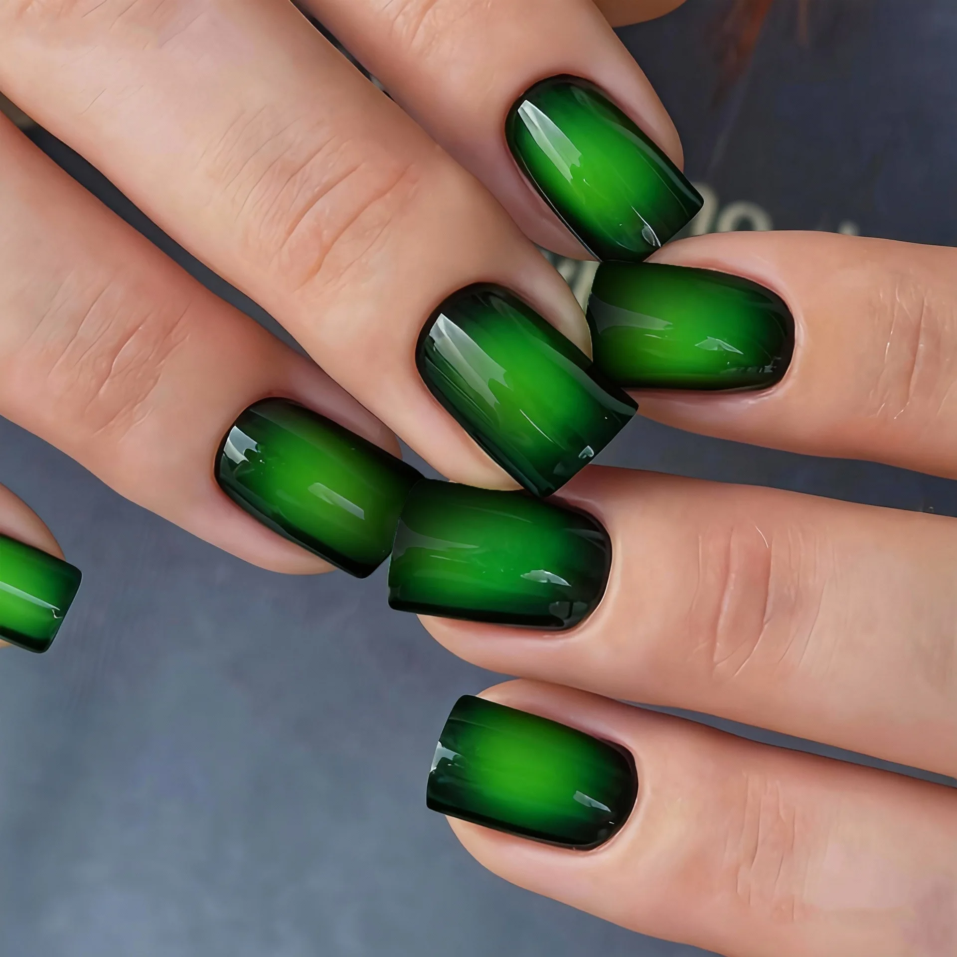 

24pcs Short Square Fake Nails Art Cute Gradient Green Blush Design Full Cover Nail Tip Ballet False Nail Wearable Press on Nails