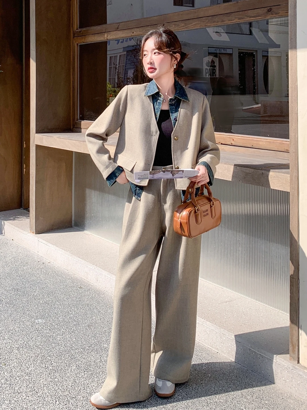 

Корейский модный джинсовый комплект с пэчворком: куртка-обманка и брюки с высокой талией и широкими штанинами. Новинка весна-осень.