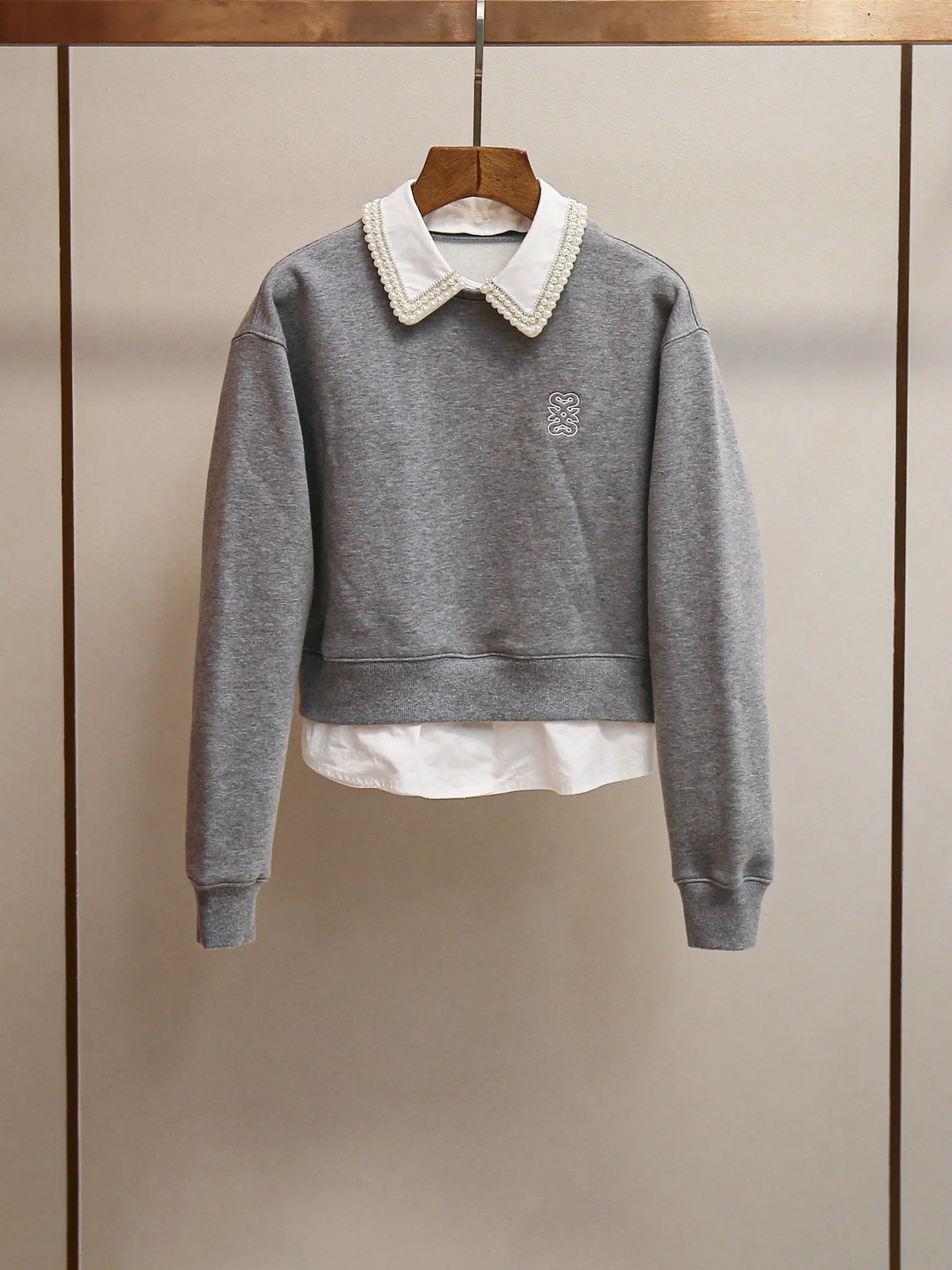 وهمية قطعتين المرأة البلوز الرمادي الديكور بدوره إلى أسفل طوق الإناث التطريز خطابات البلوز الأعلى #1