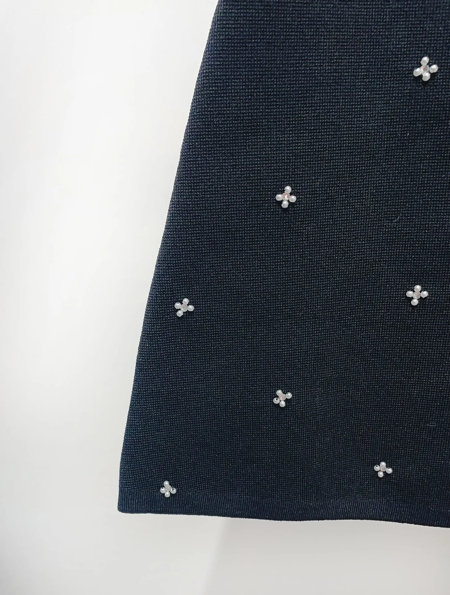 

2026 Early Spring Pearl Diamond Decoration Women Black Sweater Vest O-neck Knit Top + A-line High Waist Mini Skirt