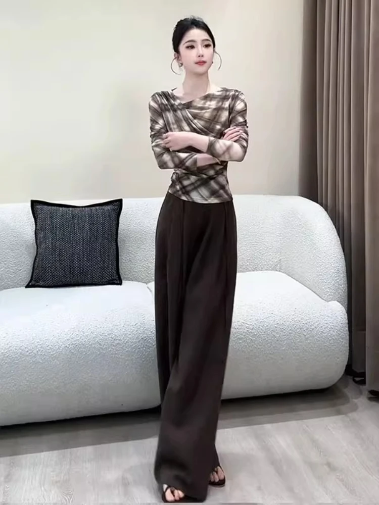 Herbst 2025, lockeres Damen-Hosen-Set mit weitem Bein, langes Sve-T-Shirt, Basis Irt, Design Sense, Färben, schräger Kragen