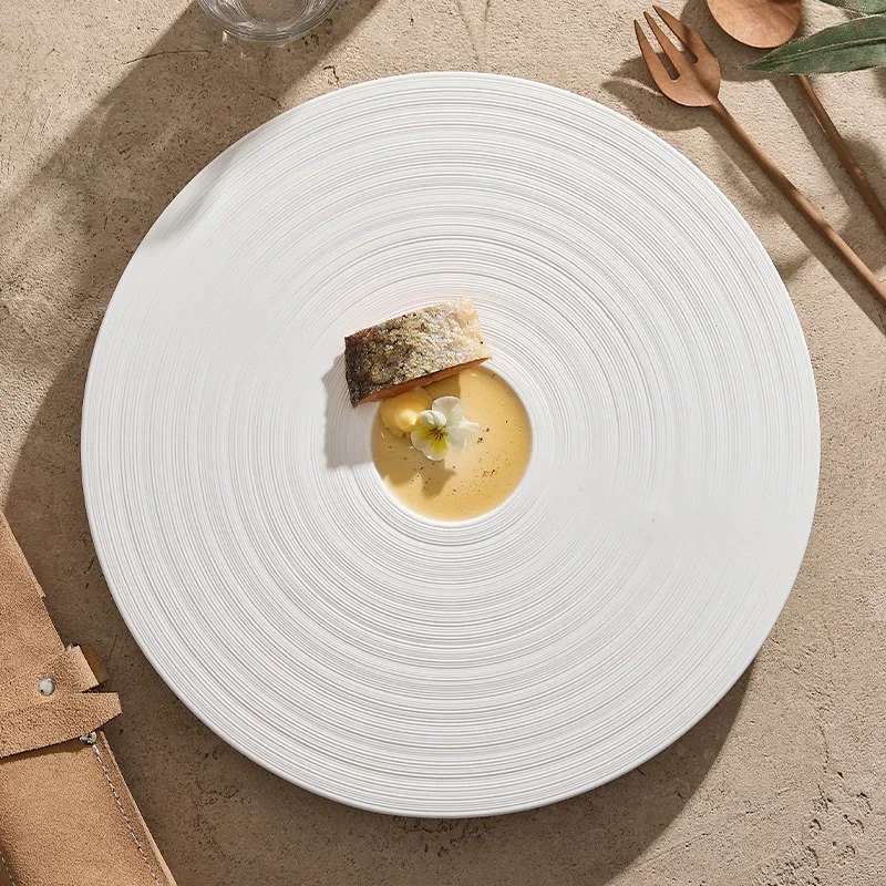 

Creative Line Pattern Ceramic Round Western Food Plate Hotel Steak Cake Set Plate Three-legged Dessert Dish Household Tableware
