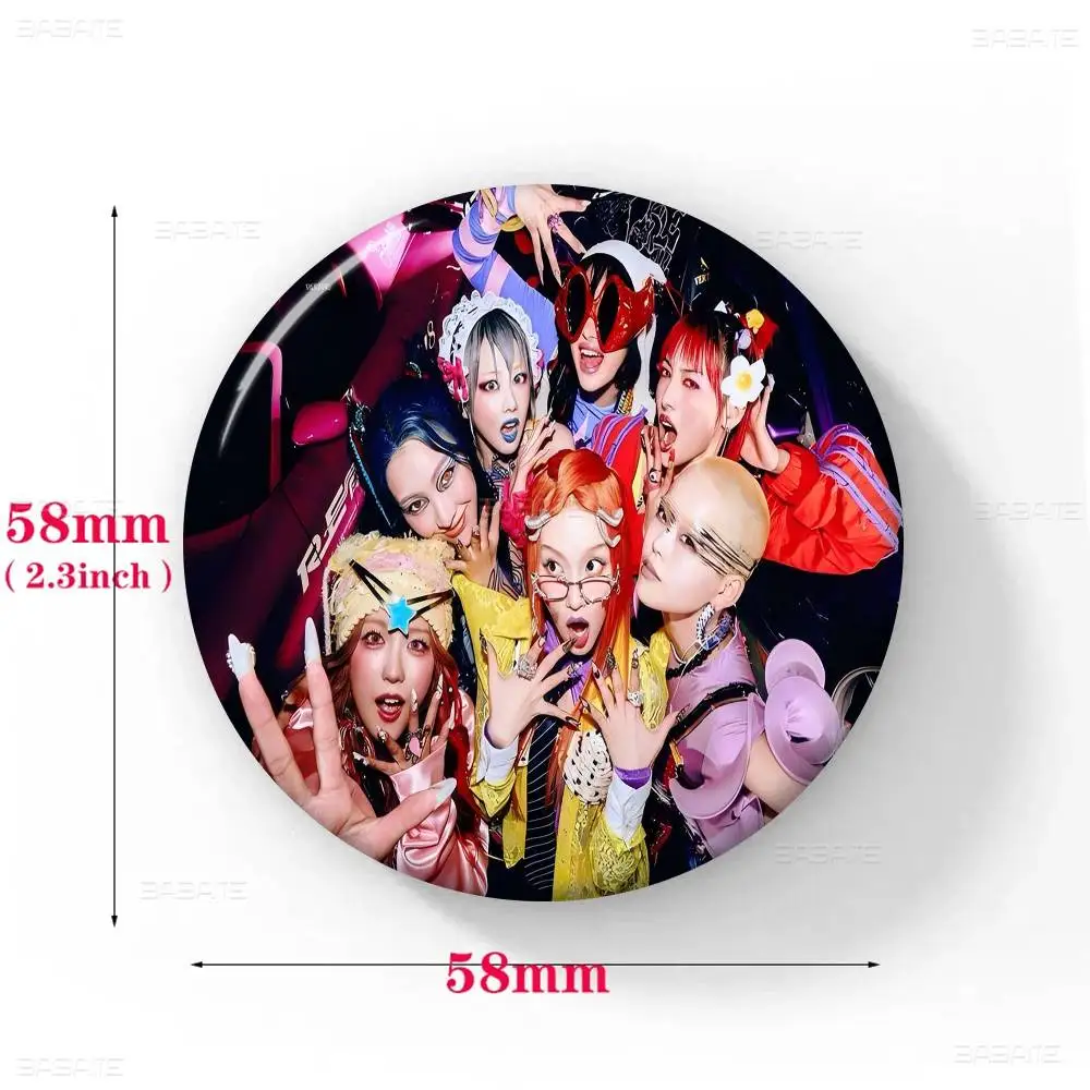 Kpop XG Group 32/44/58 مللي متر دبابيس كرتونية مستديرة دبابيس يدوية لحقيبة الظهر مجوهرات اكسسوارات هدايا شارة إبداعية