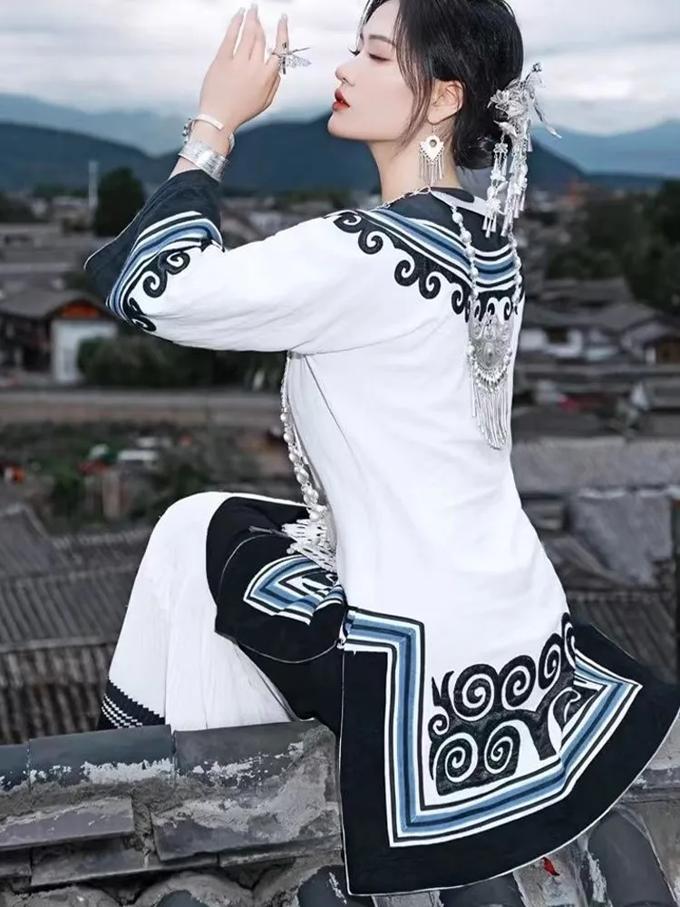

New ethnic costume with exotic style for adults