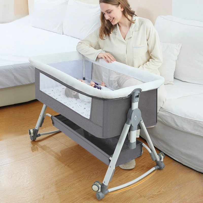 Multi-functional Portable Baby Crib Convertible Bedside Sleeper Rocking Bassinet with Lockable Wheels Foldable Baby Crib