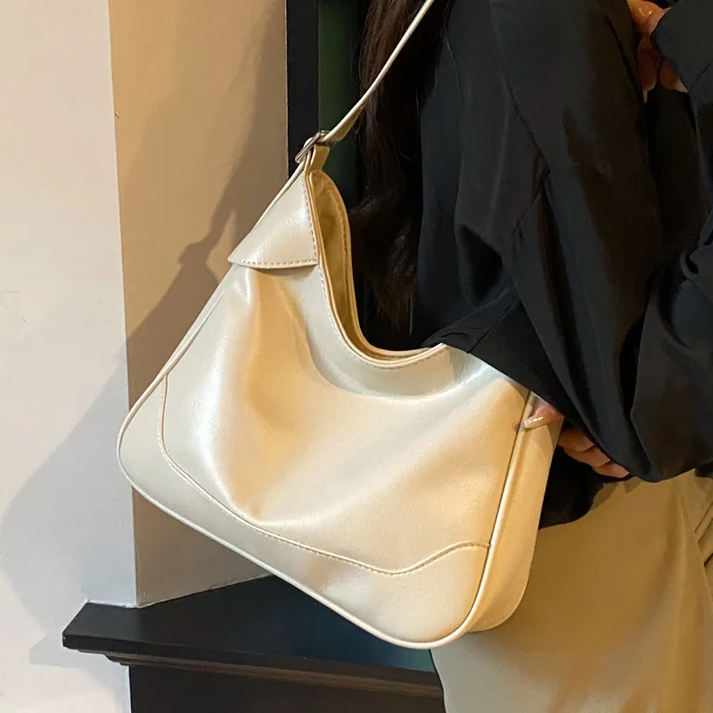 Simple Commuter Large Capacity Bag Female 2023 Brand New Summer High Quality Fashion Texture Tote Bag Retro Casual Shoulder Bag