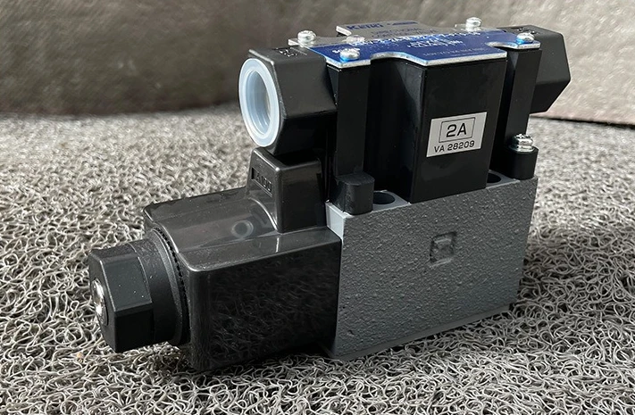

solenoid directional switching valve distributing Japanese directional valves