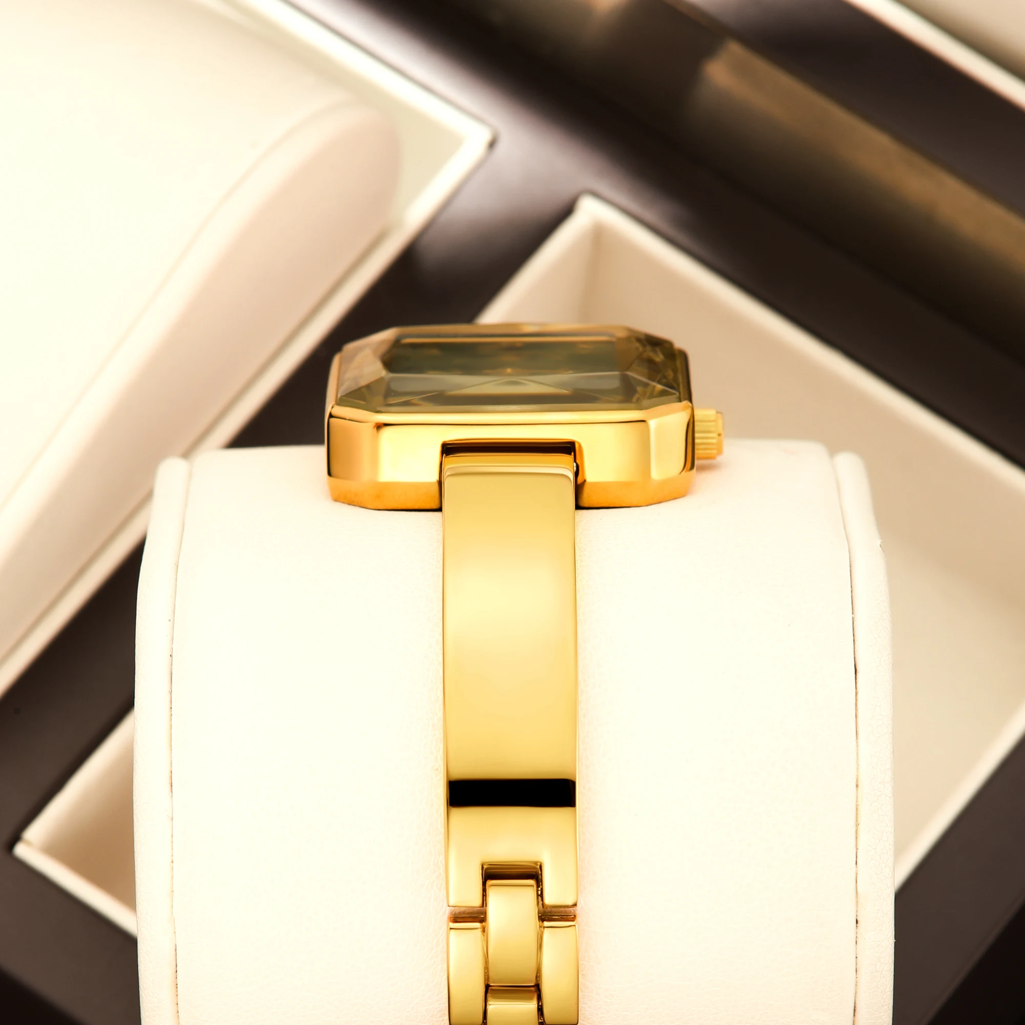 YaLaLuSi Fashion New Women's Quartz Watch Hot Selling Small Square Watch Design Rhombic Cut Glass Temperament Gold Women's Watch