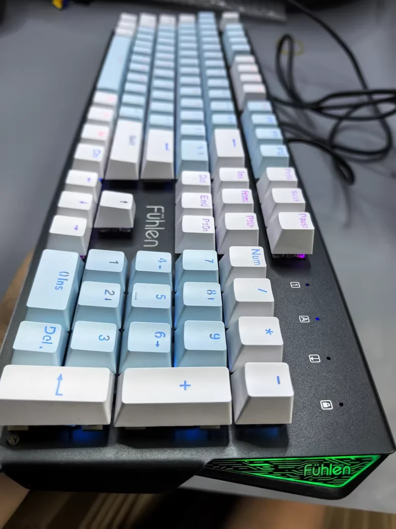 

Механическая клавиатура Fuhlen Fuller Destroyer RGB с цветной подсветкой, 104-клавишное USB-проводное соединение, передний игровой аксессуар для вырезания, подарок