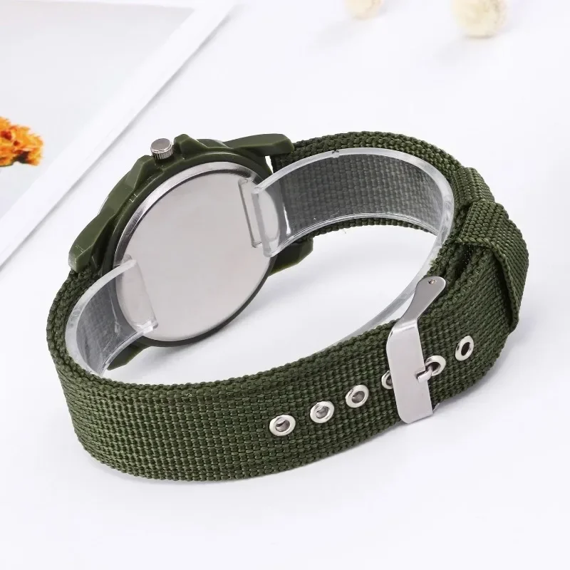 Relojes de pulsera deportivos luminosos resistentes a los golpes para hombre, reloj verde para hombre, banda de nailon Simple, relojes de pulsera de cuarzo para hombre, reloj Masculino