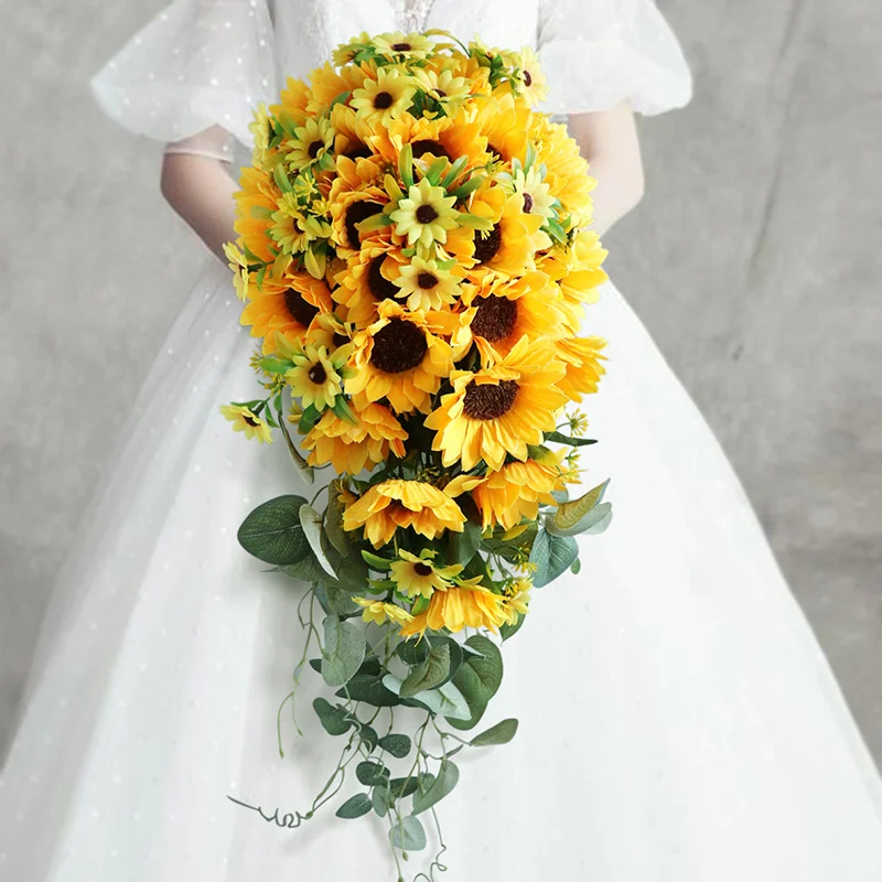 

Western style wedding bride holding flowers in hand simulating sunflowers sunflowers water droplets waterfall shaped wedding