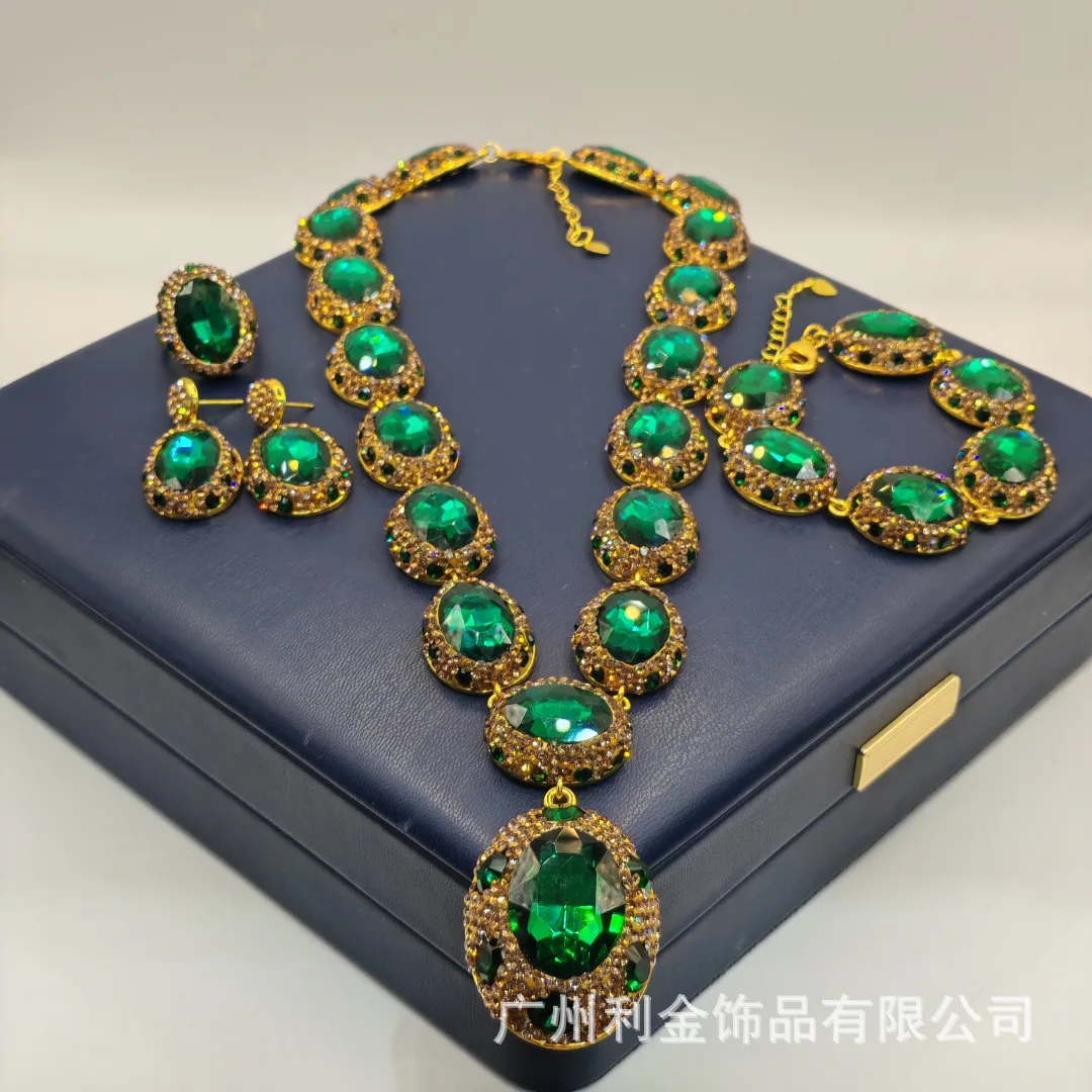 

Набор из четырех предметов из зеленого стекла павлина и циркона, высококачественное и элегантное, гальваника, удерживающего цвета.