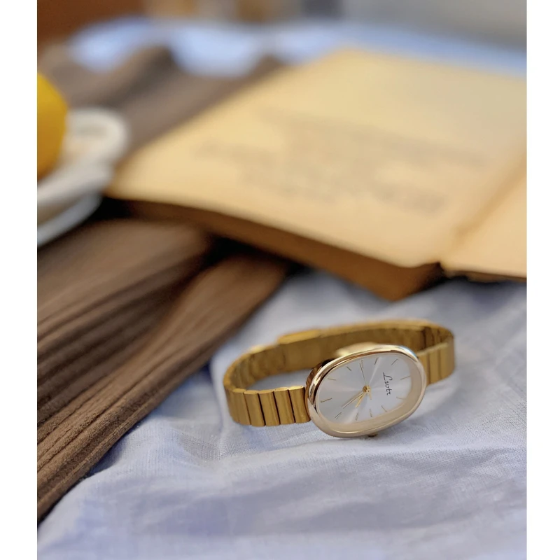 ساعات نسائية بيضاوية أنيقة ماركة فاخرة سبيكة باند فستان السيدات كوارتز ساعة اليد موضة كلاسيكية ساعة نسائية ساعة نسائية