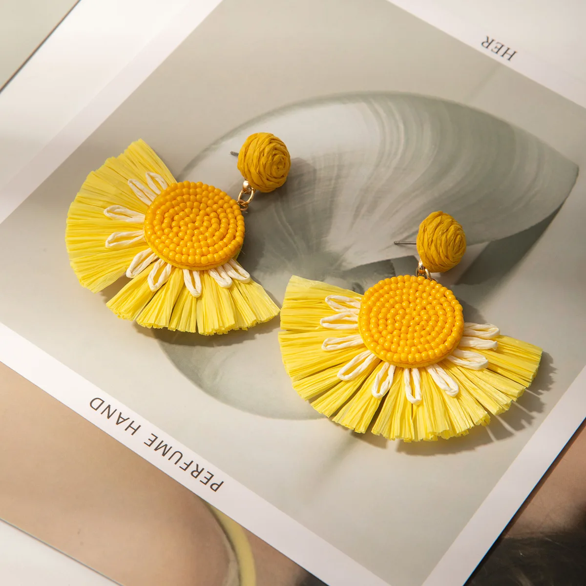 Seaside flower earrings, Lafite grass popular, high-end, light luxury, salt sea stars, niche temperament earrings