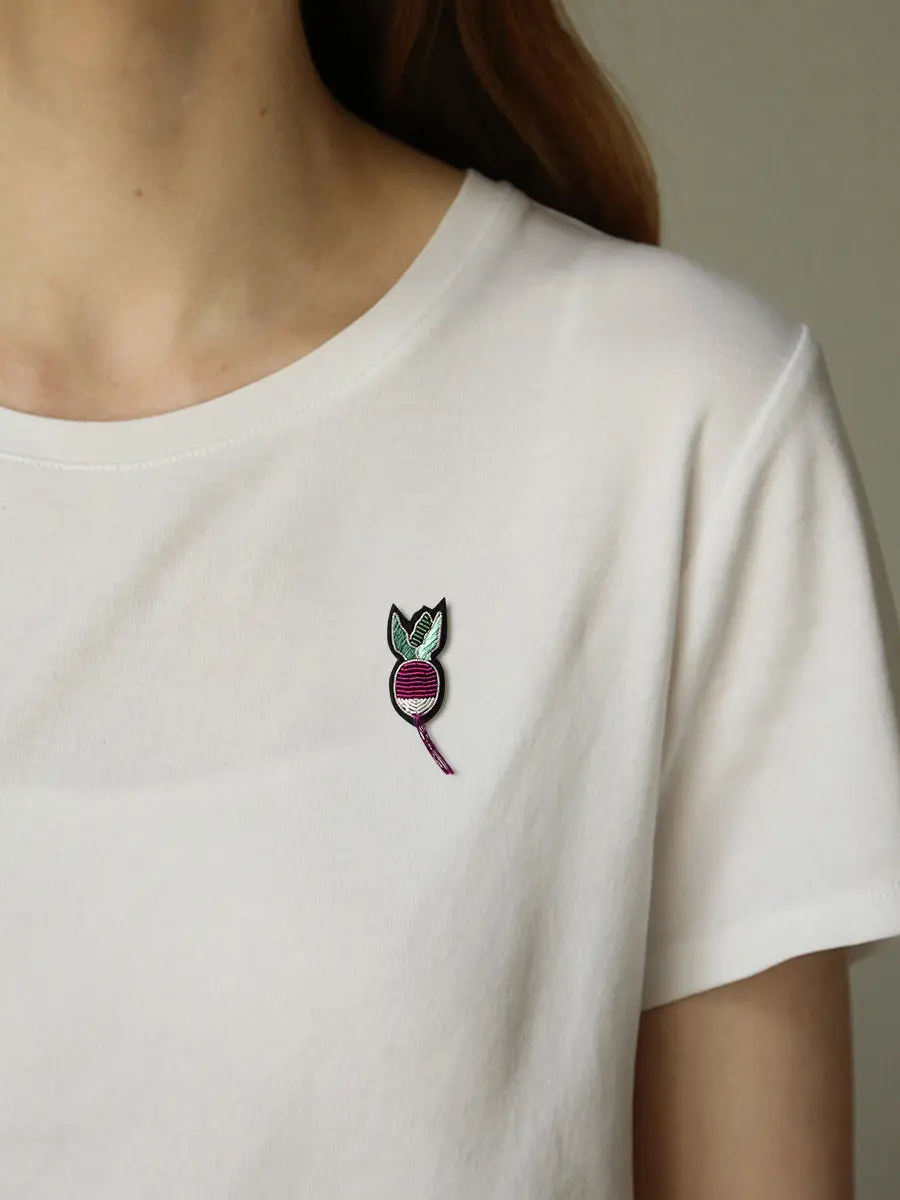 

Handmade Embroidered Carrot Brooch, Exquisite Lapel Pin, Niche Trendy Accessory for Clothes, Hats, and Bags