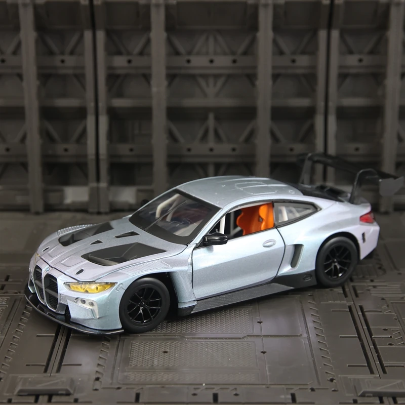 

Модель автомобиля BMW M4 GT3 из сплава, масштаб 1:24, коллекционная модель для декора, двери и капот открываются.