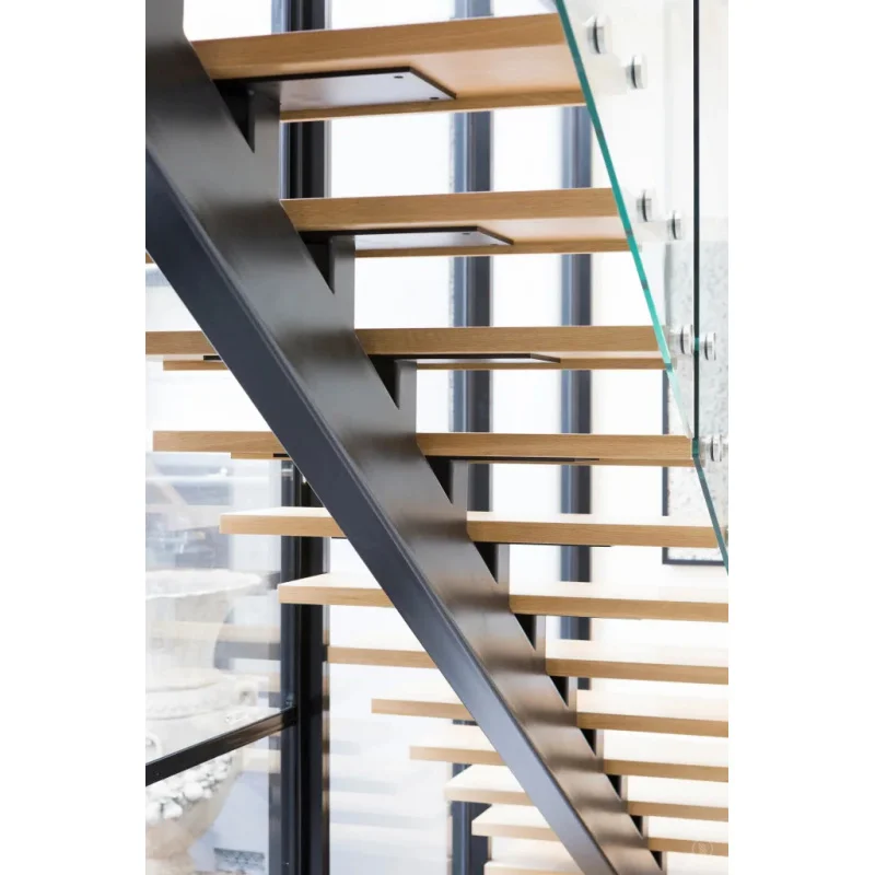 custom.Modern Durable Oak Timber Step with Mono Beam Staircase Black Hardware 12mm Glass Railing