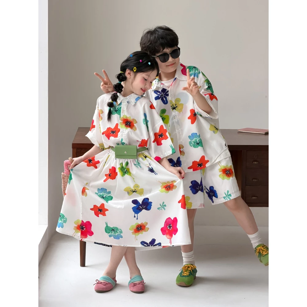 

Летний комплект для брата и сестры 2026: рубашка и шорты с цветочным принтом в корейском стиле, повседневный детский комплект