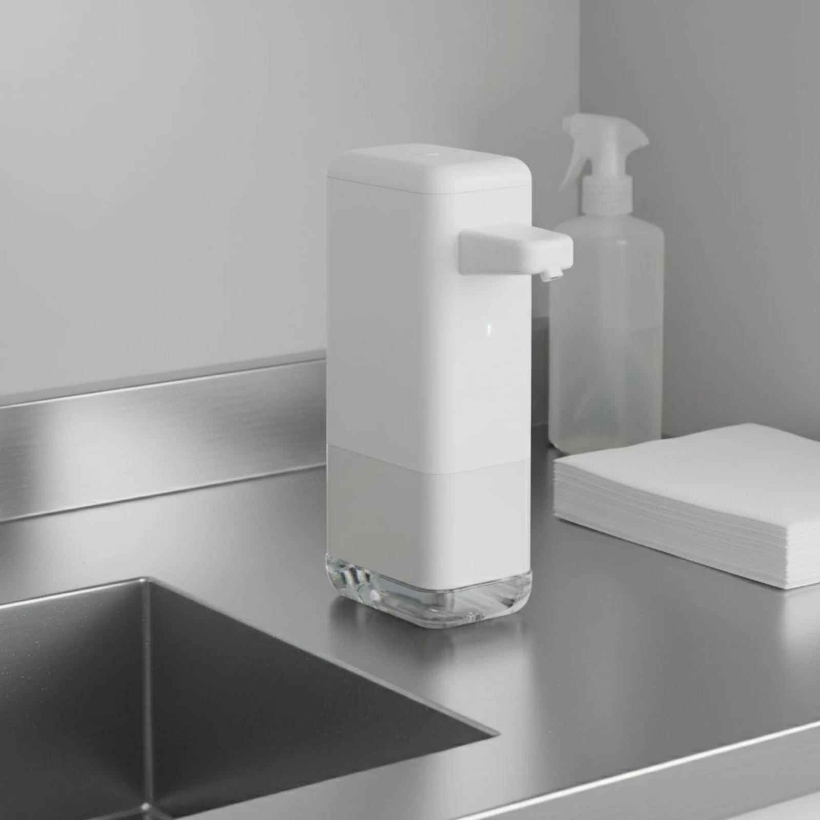 

Rechargeable Automatic Wall Mounted Foam Dispenser Water Resistant Cleaning Item for Bathroom Sink Handwashing