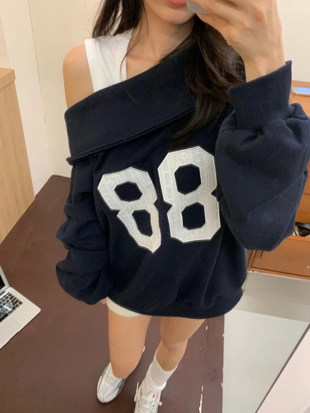 

Свободный женский свитшот с длинными рукавами, вышивкой и открытыми плечами, из комфортного хлопка, с круглым вырезом