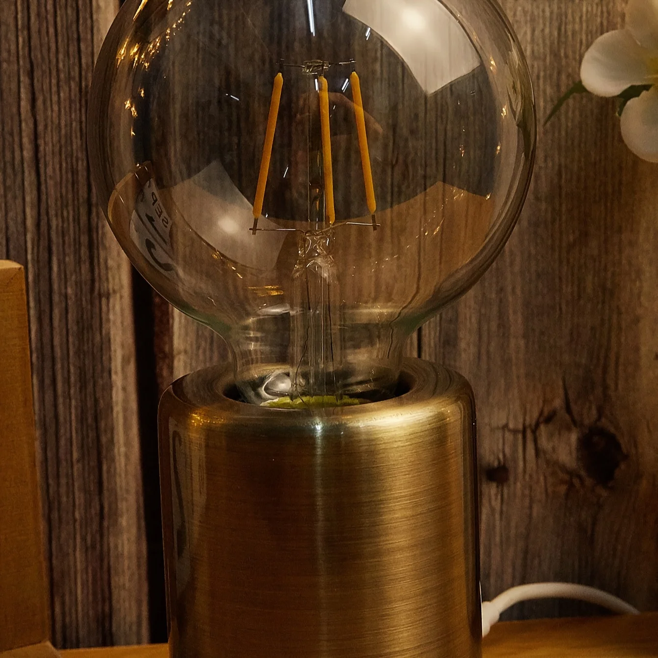 1pc Modern Table Lamp with Electroplated Gold Base, Touch Stepless Dimming, Charging Indicator Light, Metal Base, USB Powered