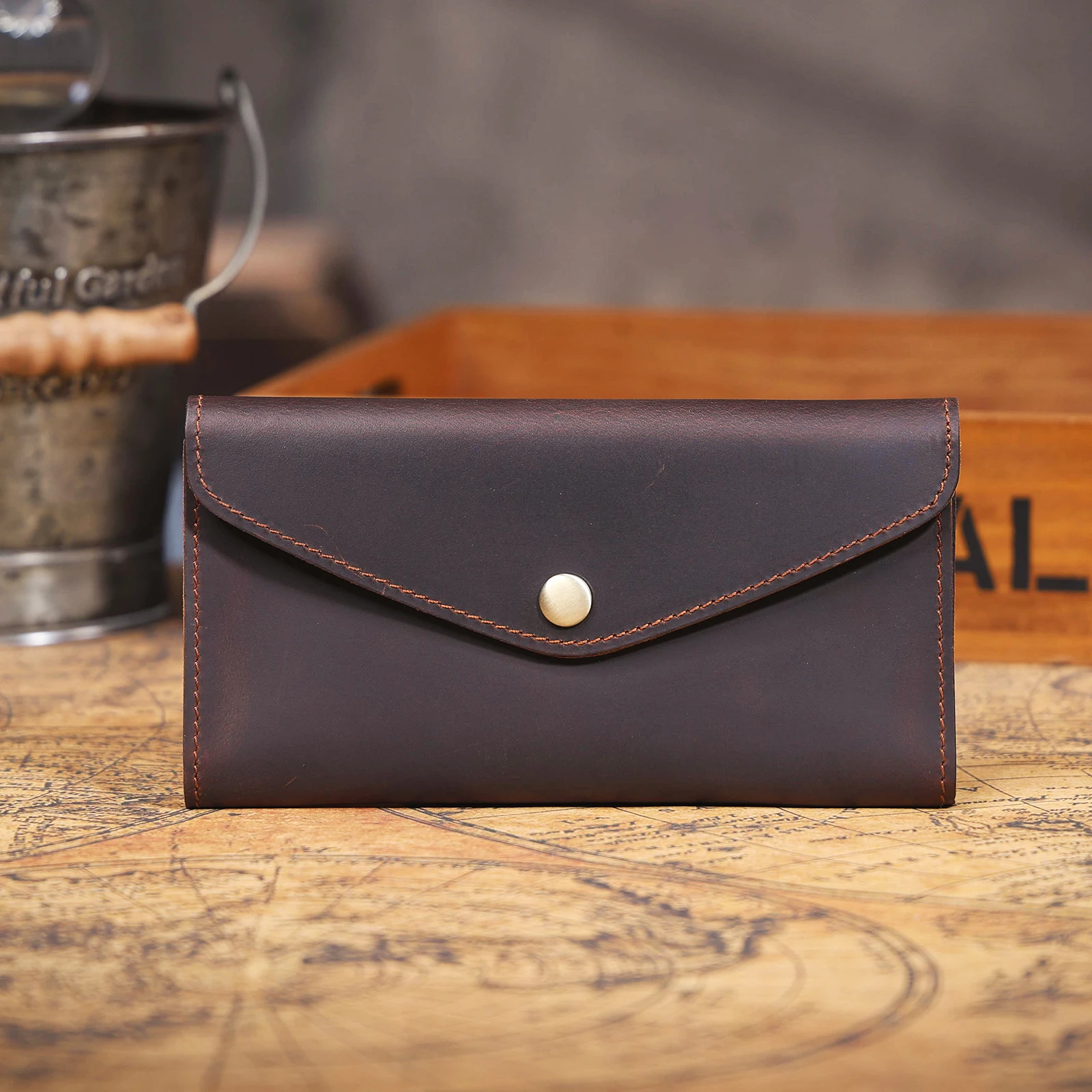 S.WORKER Vintage Echtleder-Clutch-Tasche Handgefertigte Herren-Langbörse für Handy, Bargeld und Karten. – Detail 6