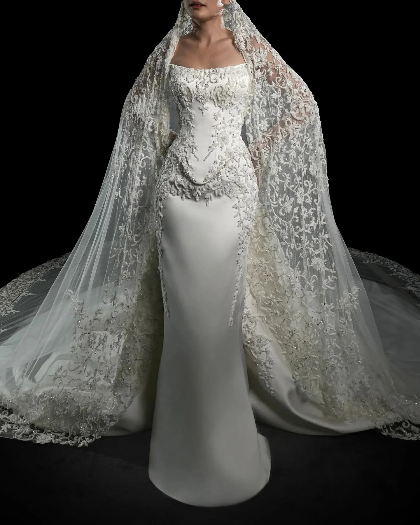 Vintage Spitze Mantel Brautkleid Elegante trägerlose Applikationen Brautkleid mit abnehmbarer Schleppe Maßgeschneiderte Vestidos de Novia