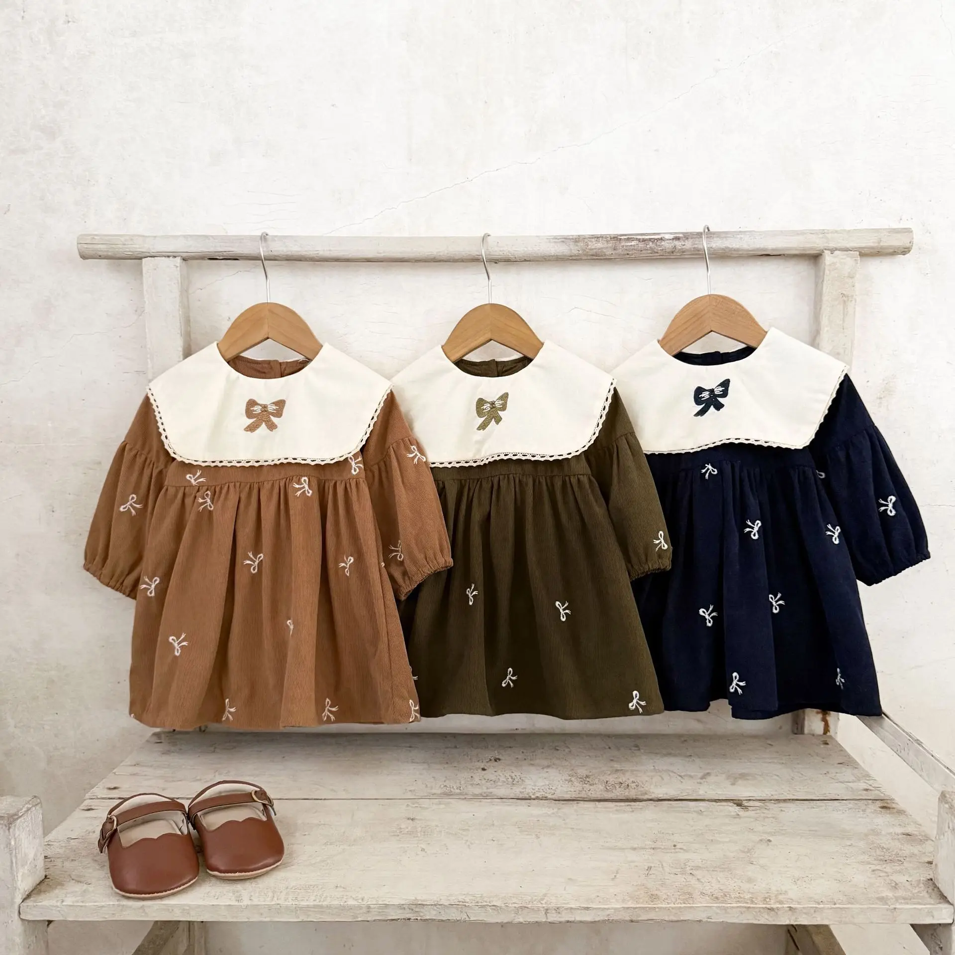 

2025 Autumn New Girls Corduroy Dress Children Long Sleeve Casual Dress Kids Girls Cute Bow Embroidery Princess Dress