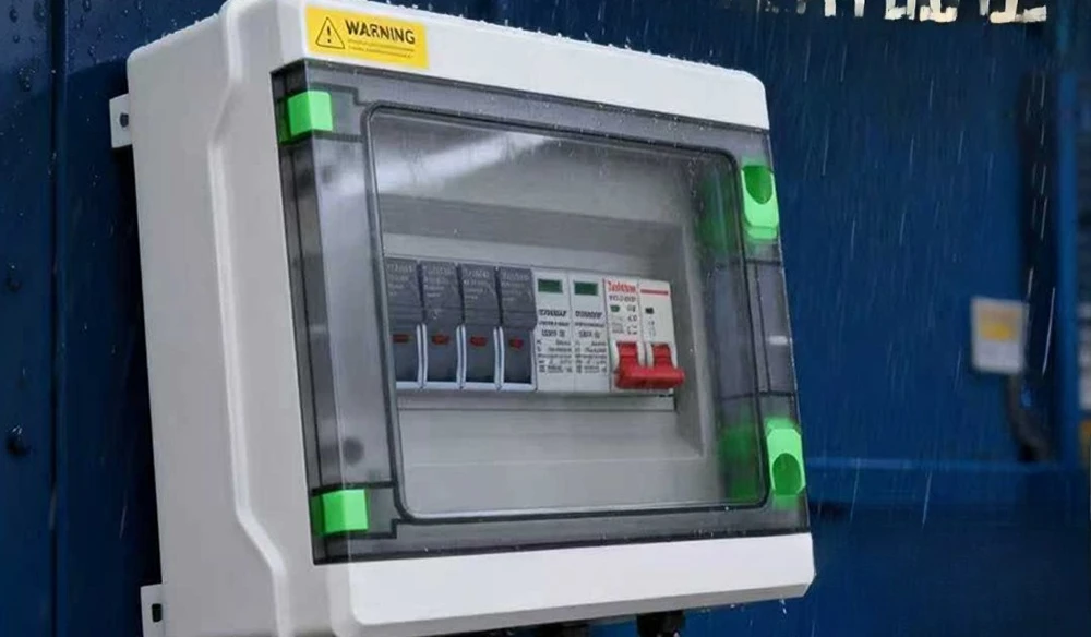 Photovoltaic DC combiner box plastic outdoor waterproof solar distribution box