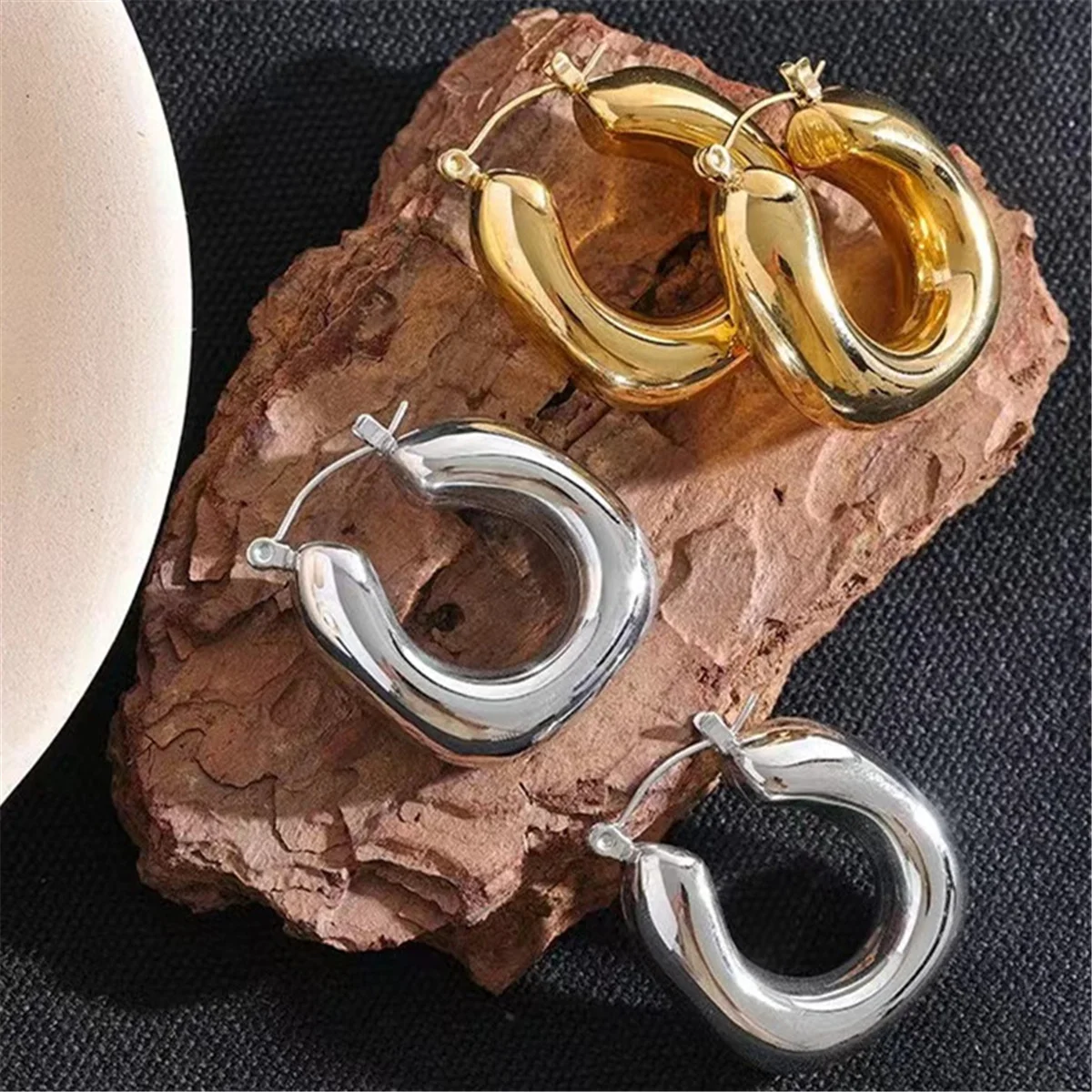 Vintage 18K Gold Plated Waterproof Stainless Steel U Shape Earrings Metal Casting Trendy Jewelry Party Gift