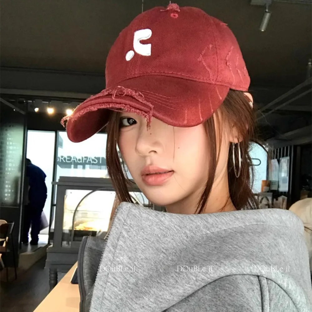 

Popular versatile ins wind old hole embroidered baseball hat couple with the same face small cap