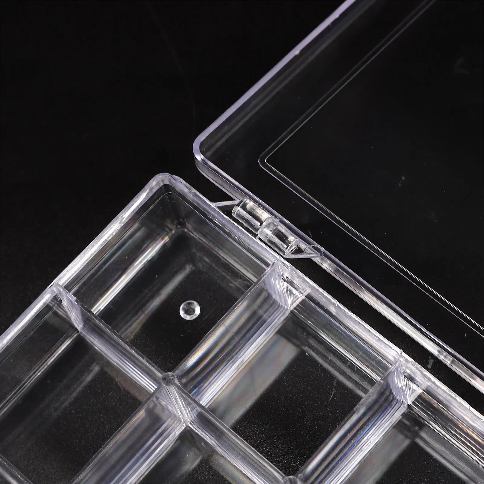 18-Compartment Lightweight Sturdy Plastic Storage Box Transparent Grid Organizer for Earrings Rings Beads Rhinestones Small