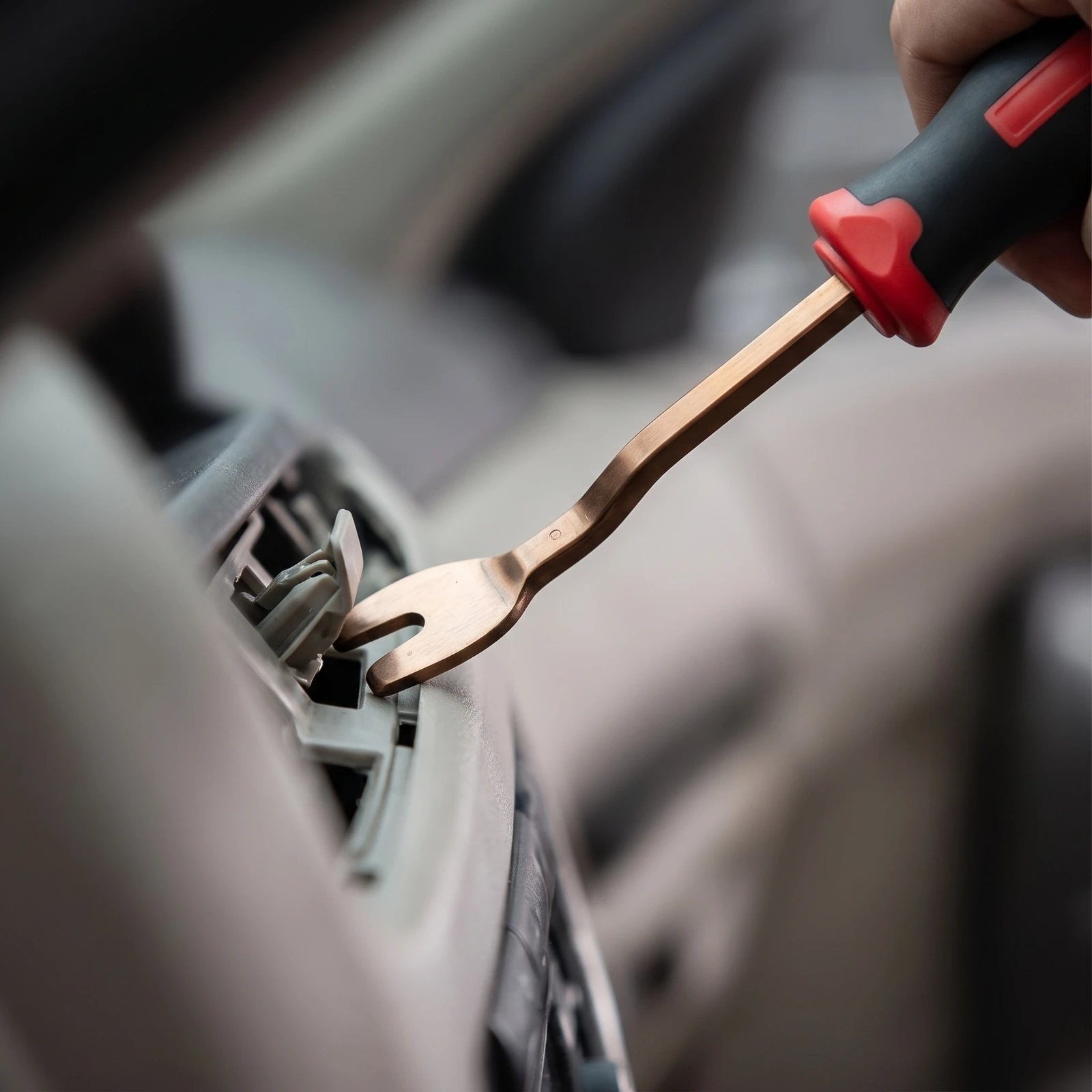 Automotive Clip Pry Tool Heavy-Duty Trim Fastener Removal Tool Pry Bar with Contoured Handle Sturdy Upholstery Remover Handy