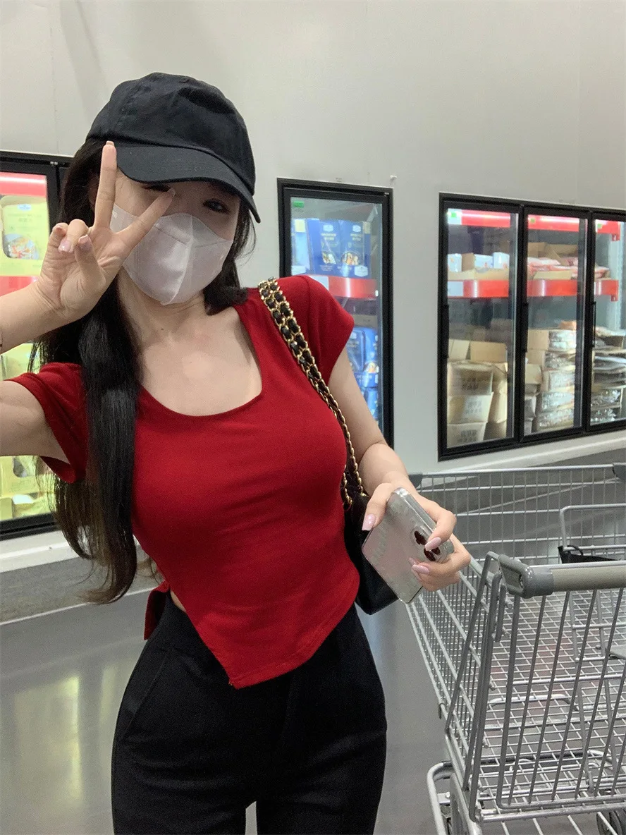 Sexy Schlitz Nische Design Crop Top Frauen Square Neck Schlank Solide Kurzarm T Alle-spiel Koreanische Beliebte Sommer neue Top