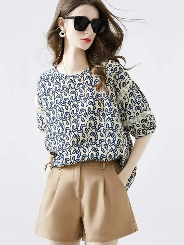 قميص شيفون نسائي صيفي 2025 فضفاض ومطبوع بأكمام قصيرة، عصري ومتعدد الاستخدامات بتصميم كوري أنيق للعمل