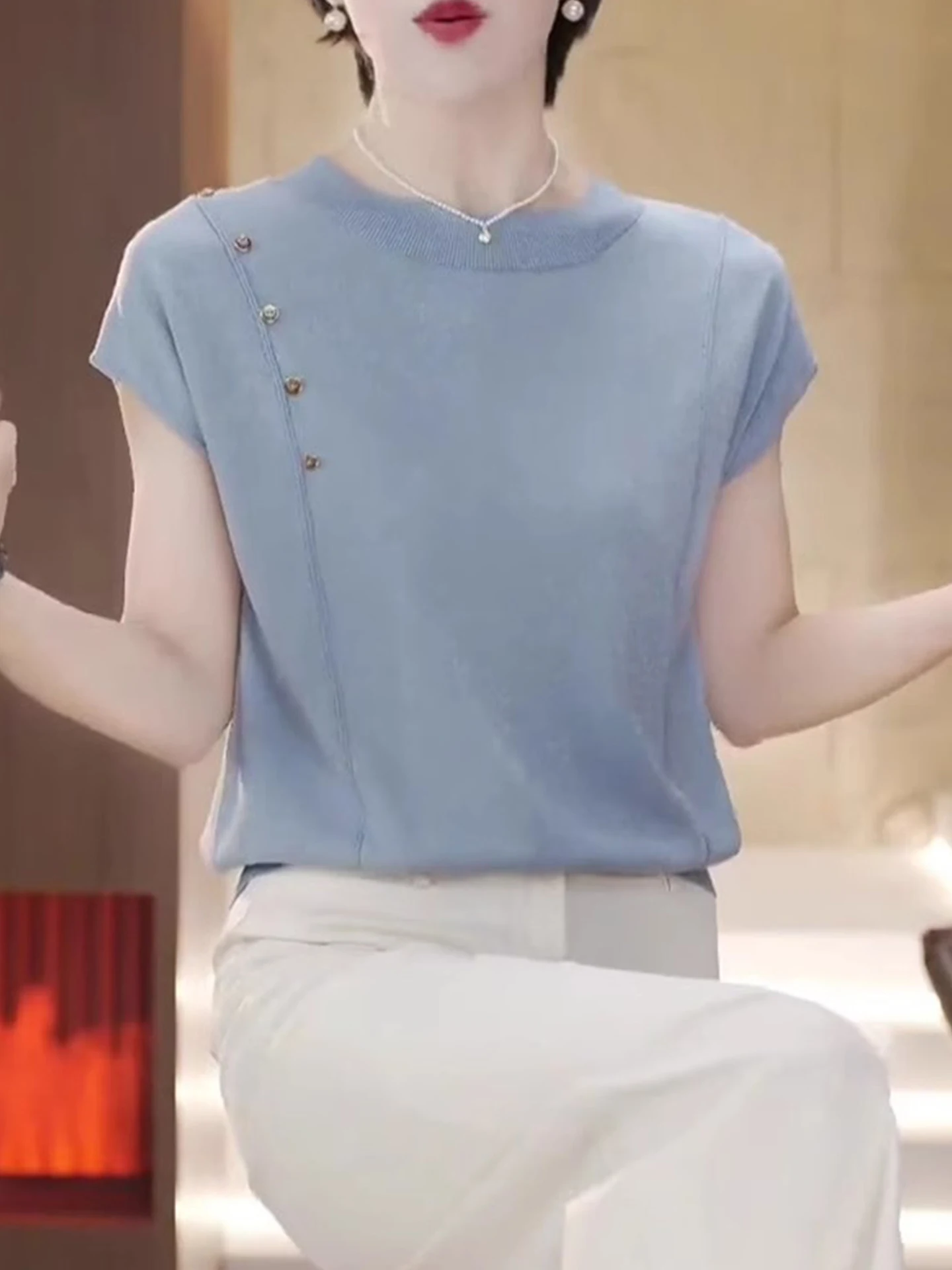 เสื้อถักทรงตรงแบบเรียบหรู สไตล์เกาหลี สำหรับฤดูร้อน ปี 2025 ดีไซน์สีพื้น เรียบง่าย เหมาะสำหรับใส่ทำงาน