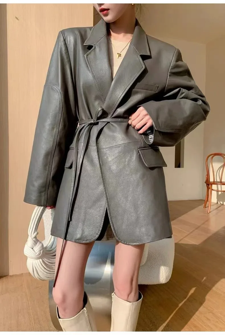 เสื้อแจ็คเก็ตหนังแท้สไตล์ยุโรปสำหรับผู้หญิง ปี 2025 หนังแกะฟอกฝาด สีเขียวทหาร  แบบสตรีทแวร์  ทรงเบลเซอร์